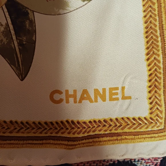 CHANEL VINTAGE 100% Silk logo Camellia Auth 34" x 35" Scarf Hand-rolled Hem - Picture 2 of 16